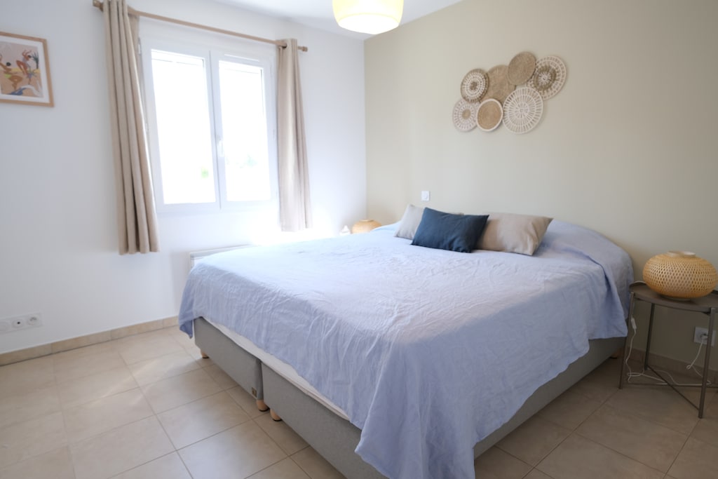 MAUSSANE LES ALPILLES vacation rental, comfortable house for rent, living room, 4 bedrooms. Online reservation with Plaisirs & Maisons de Provence
