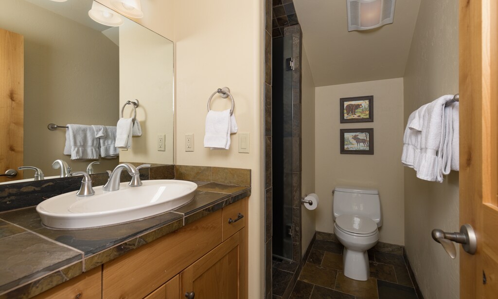 Black Eagle 28 loft bathroom2