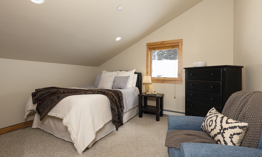 Black Eagle 28 1st loft bedroom1