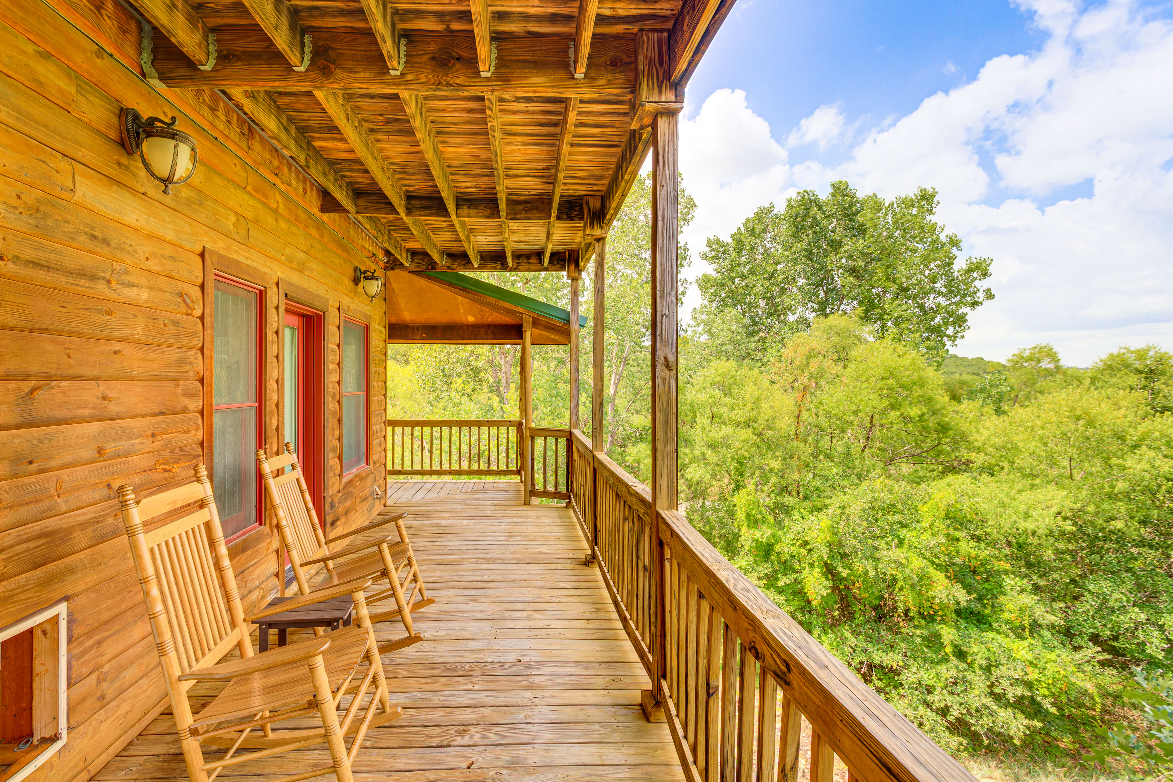 Spacious Cabin w/ Views, Near Lake Lawtonka!