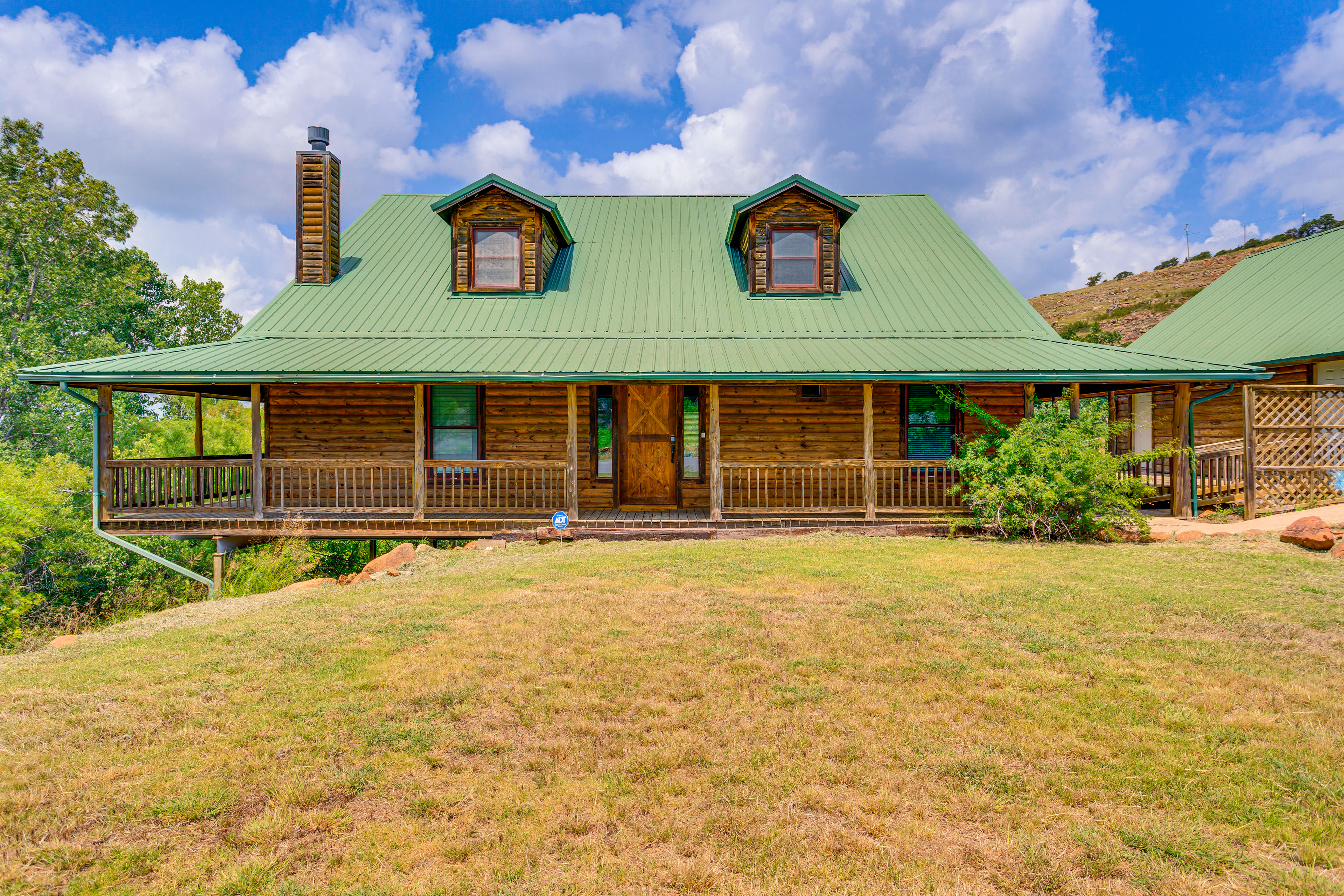 Spacious Cabin w/ Views, Near Lake Lawtonka!