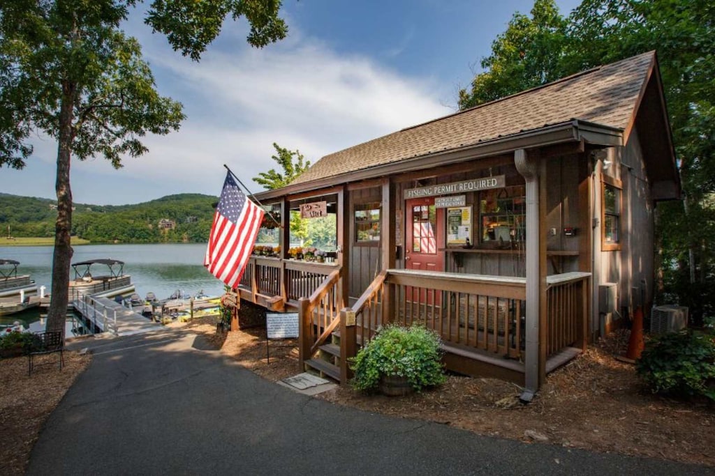 Big Canoe Marina - North GA