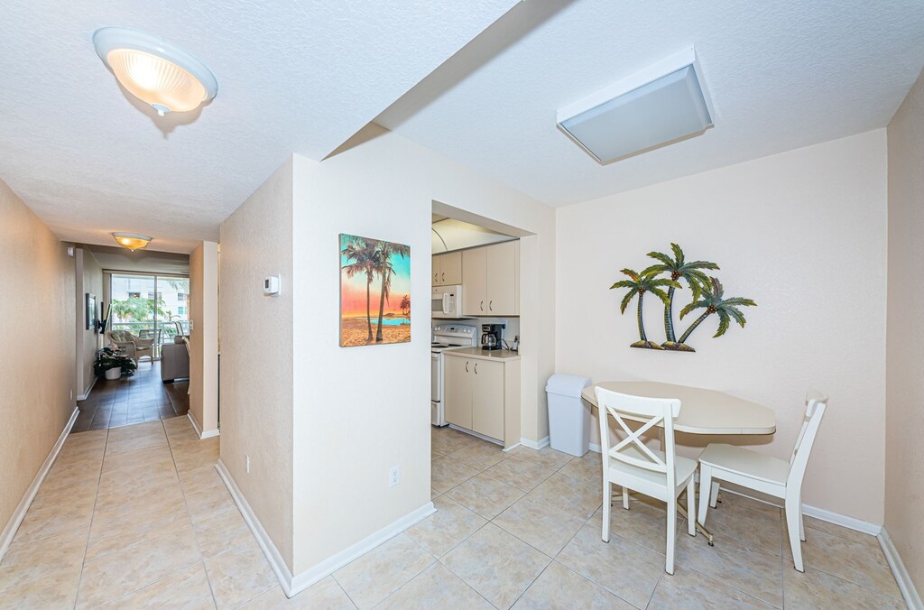 22-web-or-mls-Breakfast Nook-2