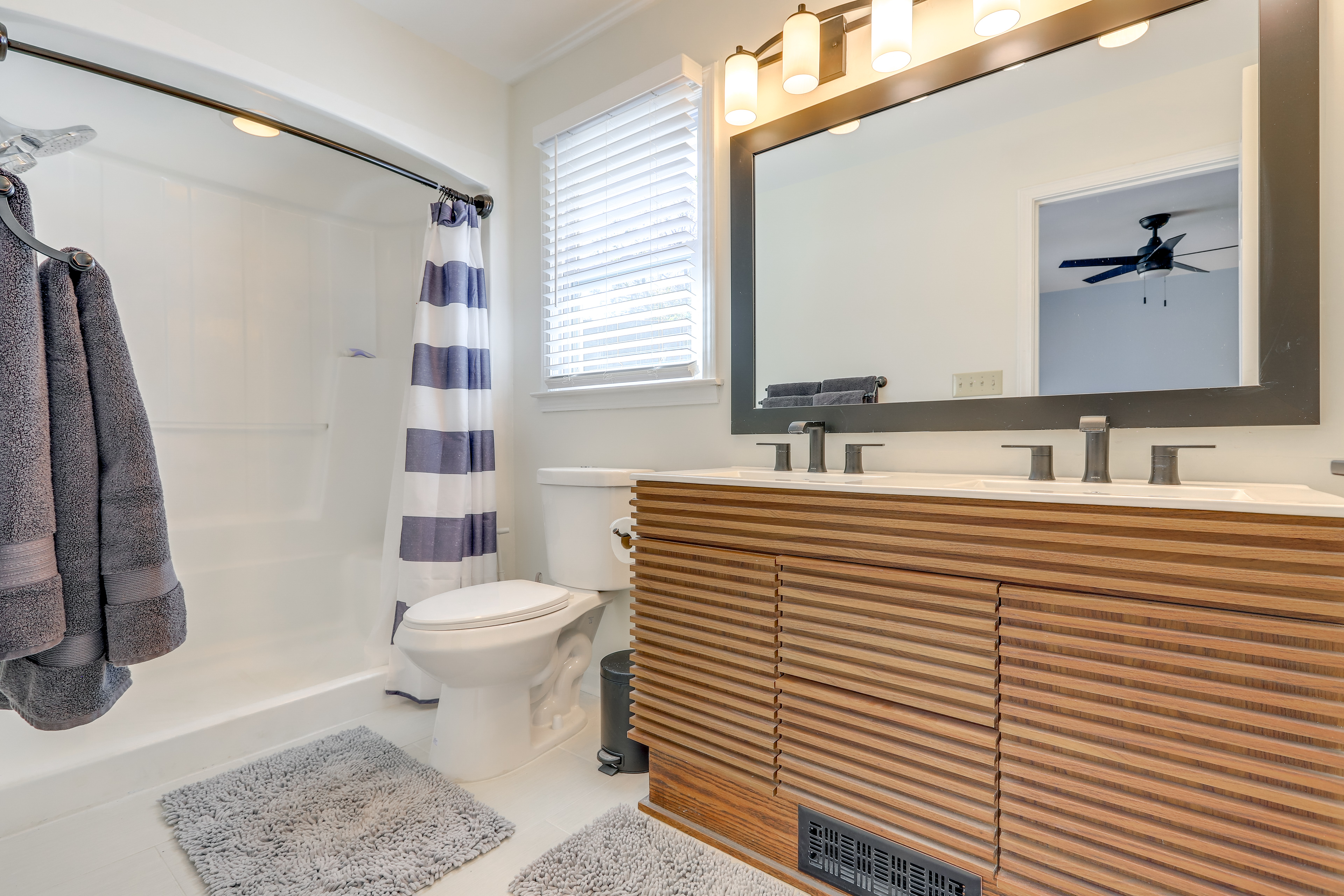 Fire Pit & Kayaks: Lake Oconee Waterfront Escape!