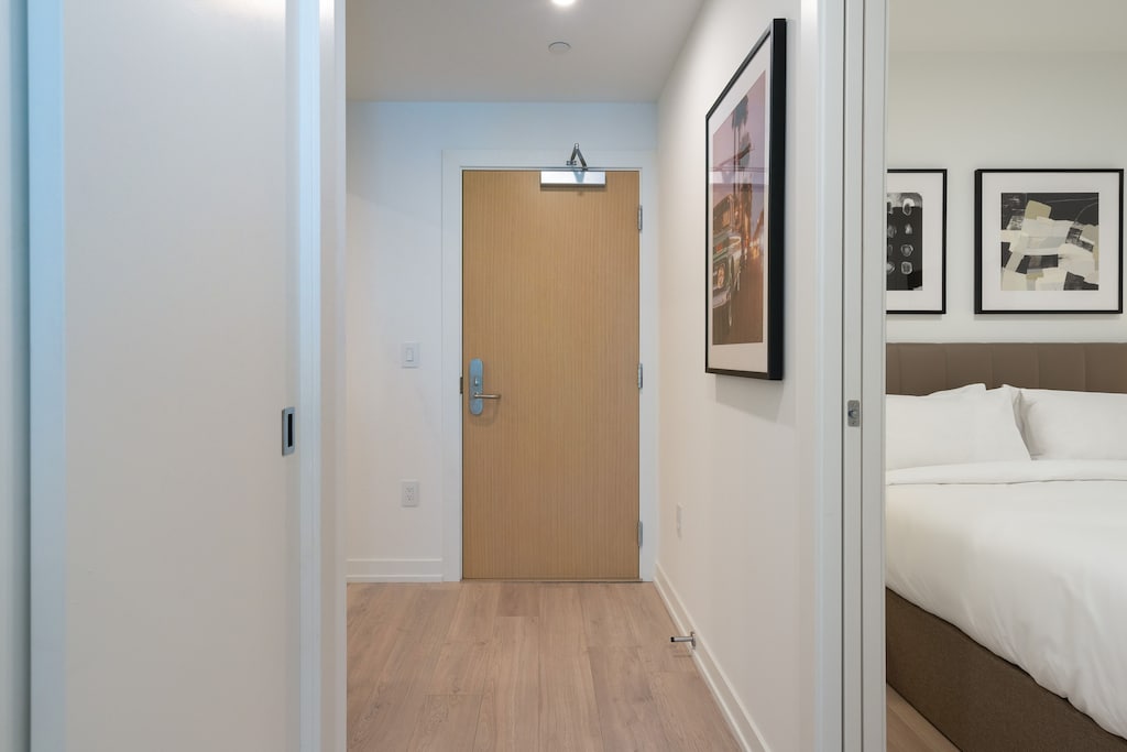 Long Beach - Jr 2 Bedroom - Bedroom (2)