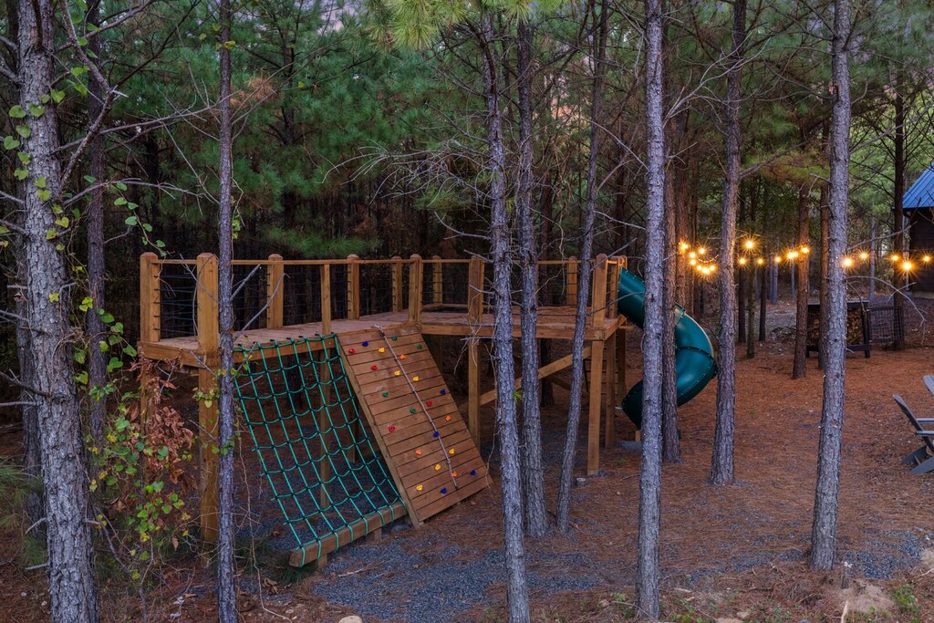 Rock climbing wall / outdoor playset