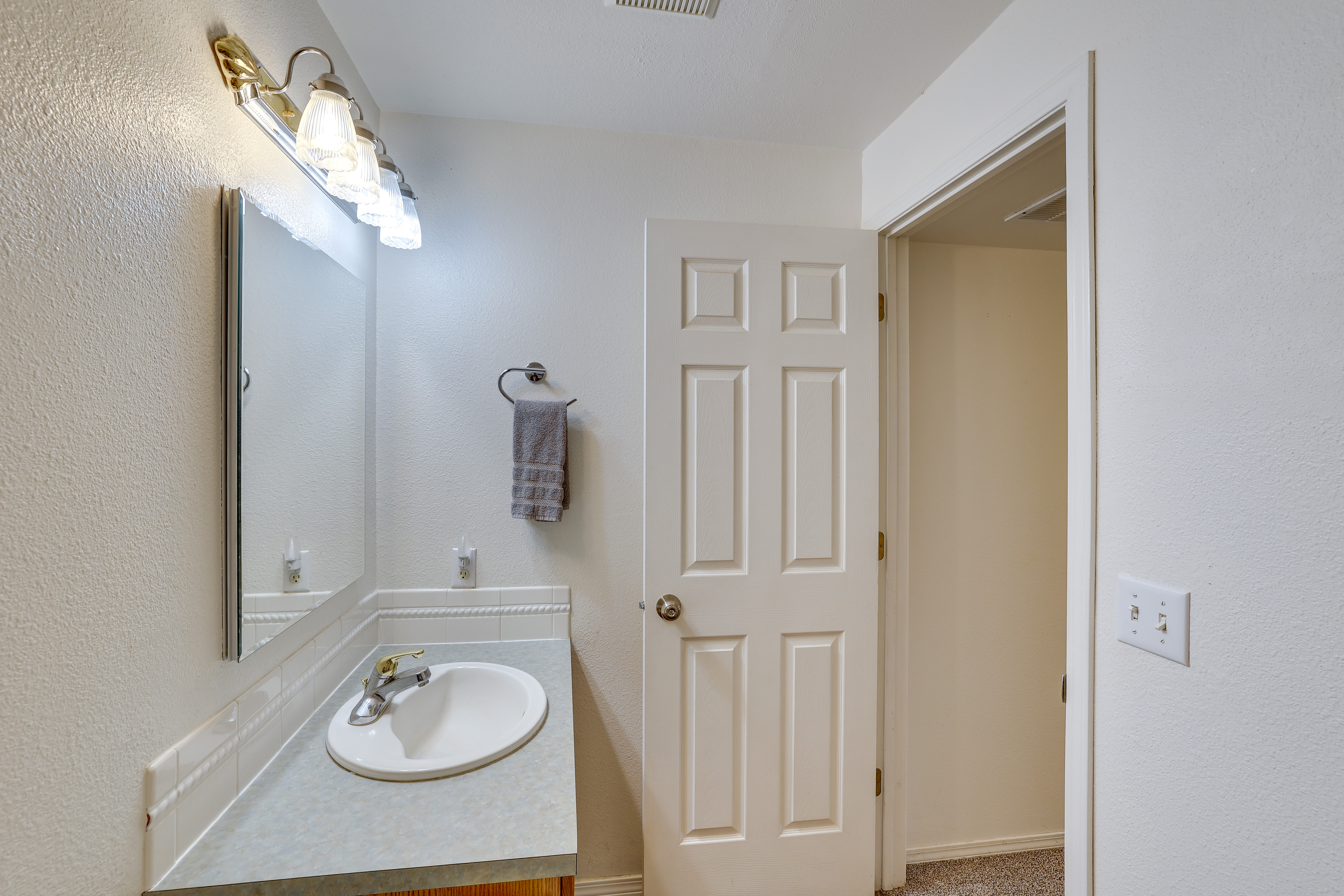 6 Mi to Dtwn Lewiston: Quiet Home w/ Views