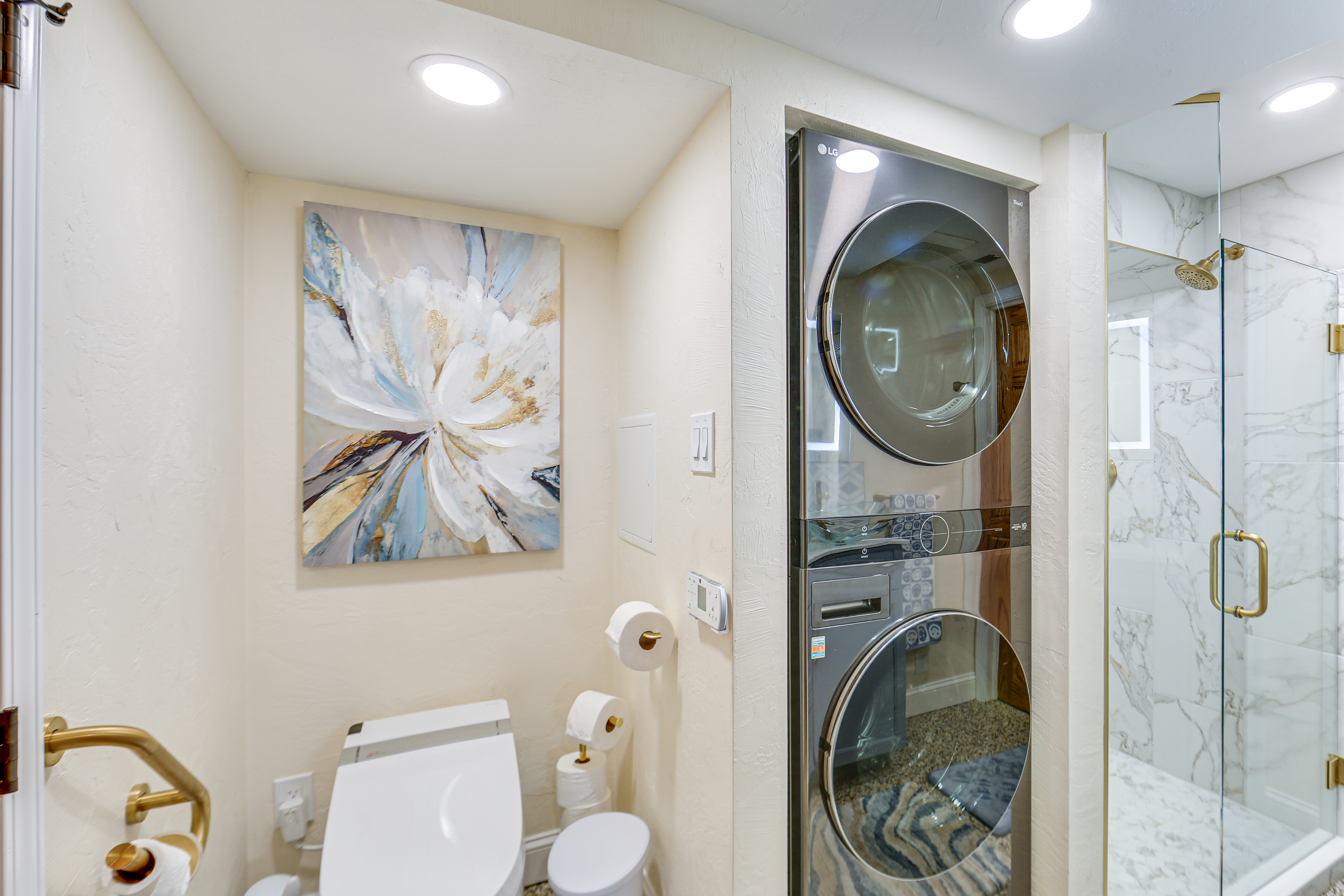 20 Mi to Pittsburgh: Natrona Heights Apt