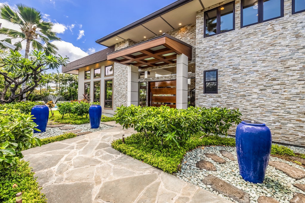 Welcome to Kahala Grand Splendor! A luxurious retreat offering elegance and comfort.