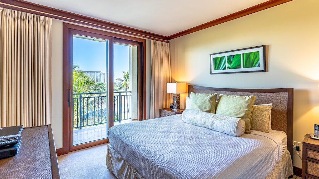 The primary guest bedroom with lanai access.