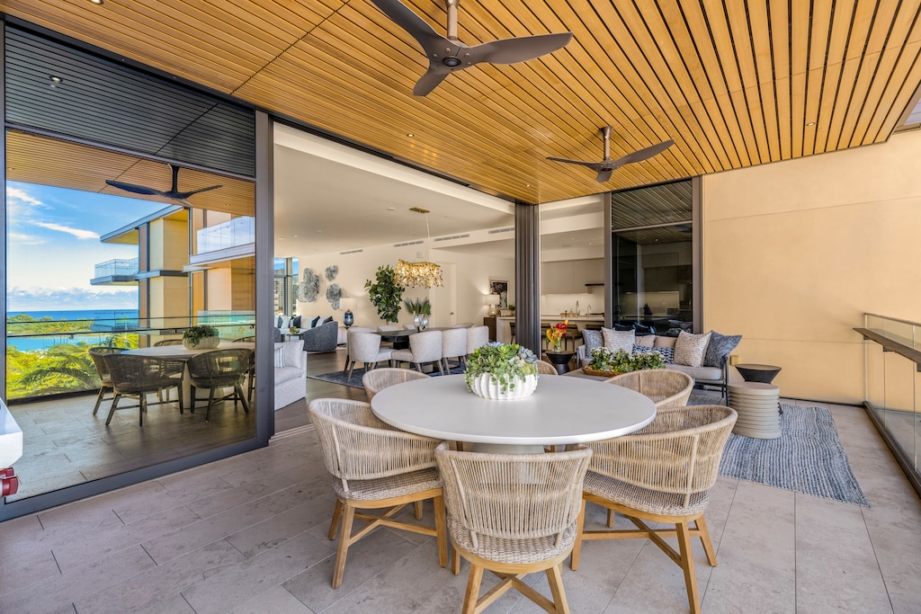 The outdoor dining area seats 5