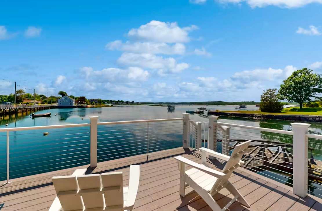 Experience tranquility with stunning waterfront views from our deck—your perfect spot for morning coffee or evening sunsets! Experience tranquility with stunning waterfront views from our deck—your perfect spot for morning coffee or evening sunsets!