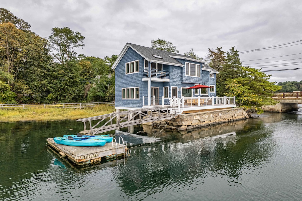 Your waterfront adventure awaits! Dive into endless fun and relaxation with stunning views right at your doorstep!