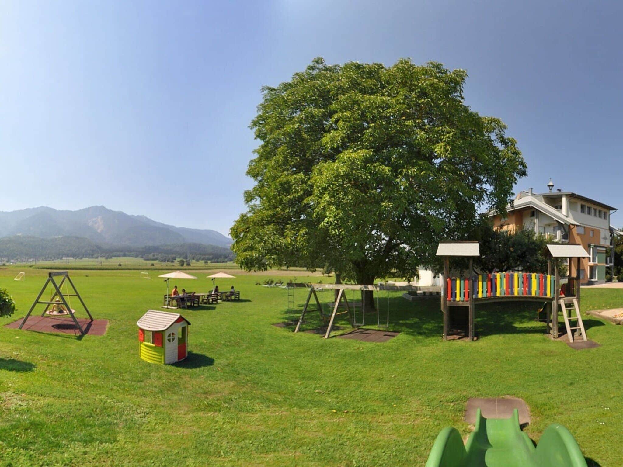 Sunflower - at Lake Faak, Villa Karglhof