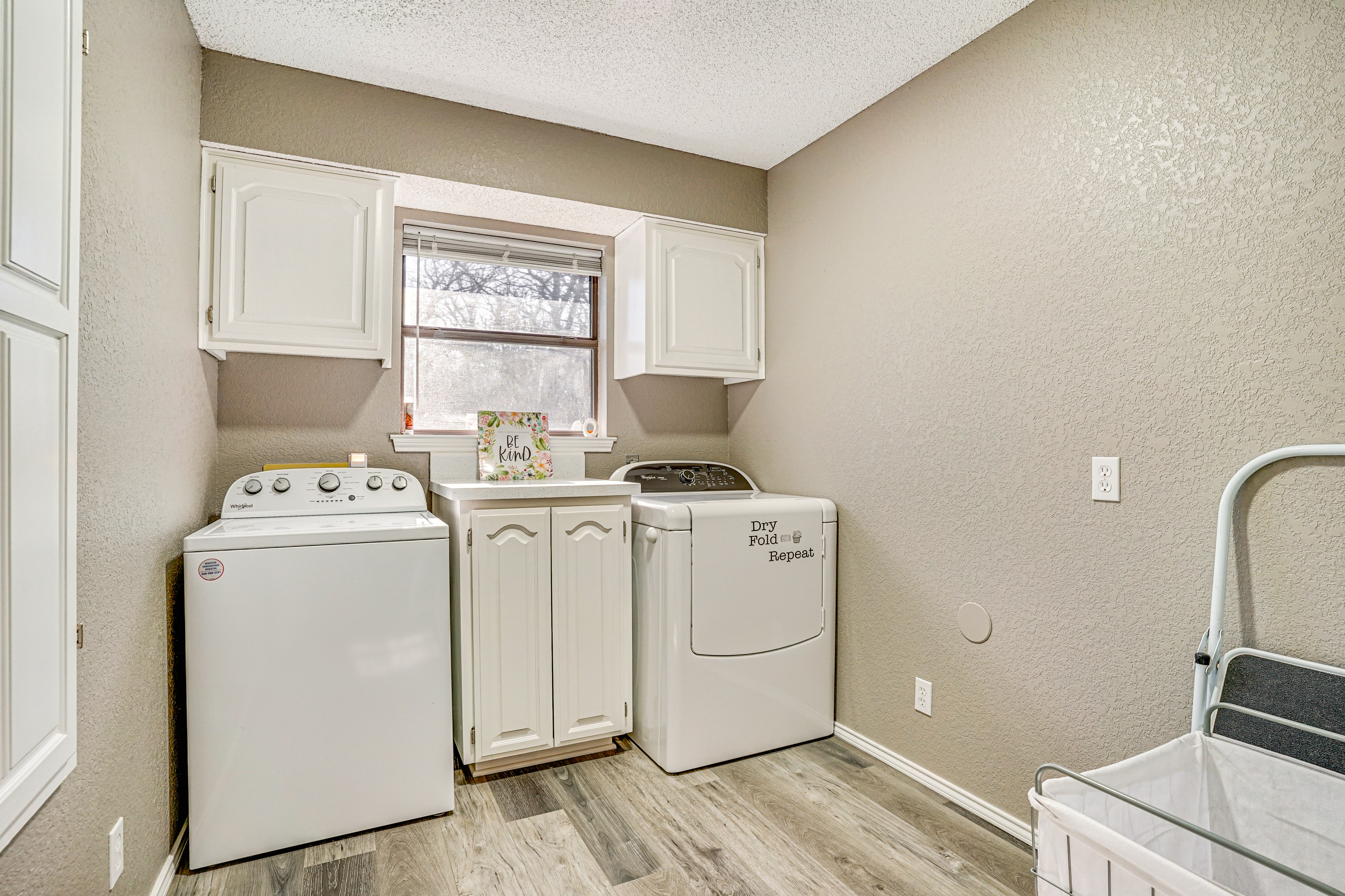 Large Yard, Fire Pit & Games: Grandview Haven!