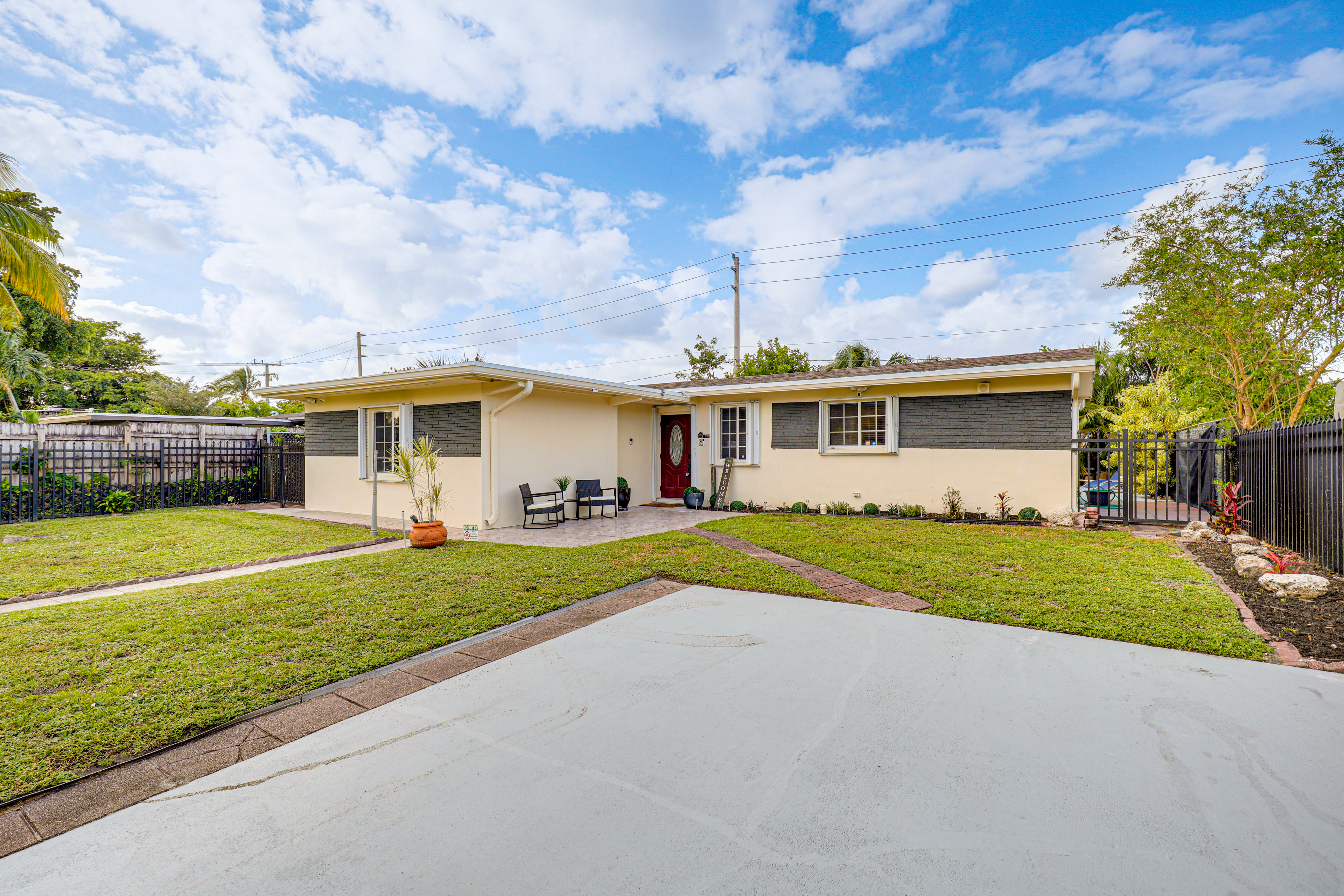 Property Image 2 - Near Parks & Casinos: Modern Home in Hollywood!