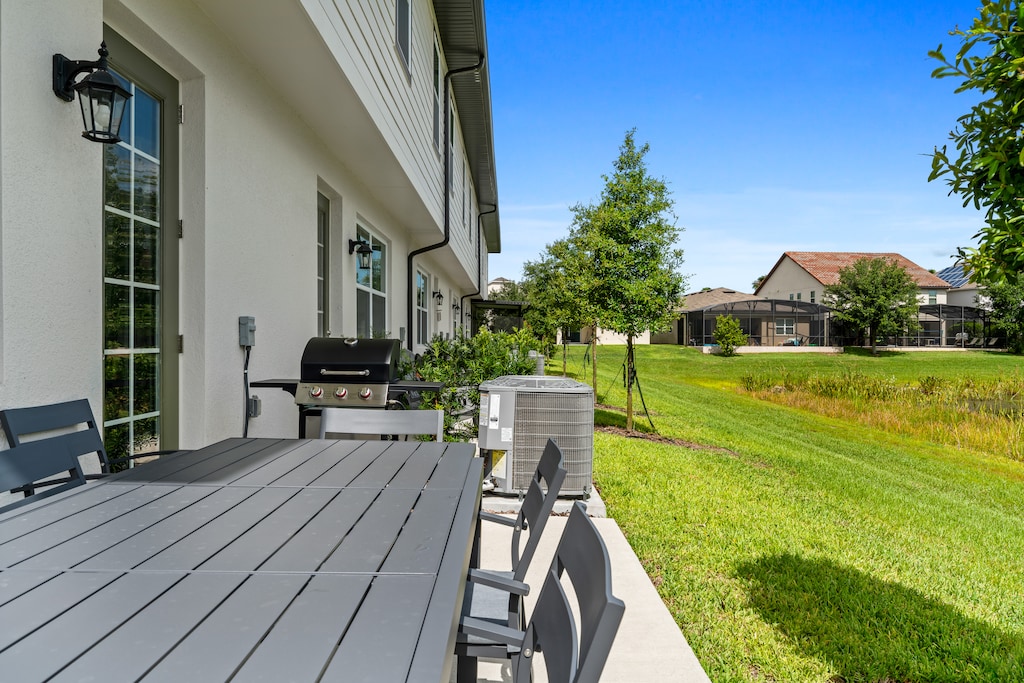 Have a relaxing evening in our outdoor dining space.