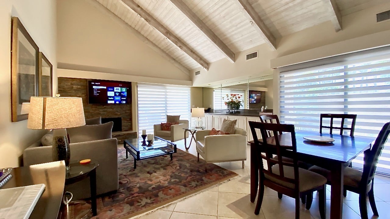 Property Image 1 - Sophisticated and Chic Property Image 1 - Sophisticated and Chic
