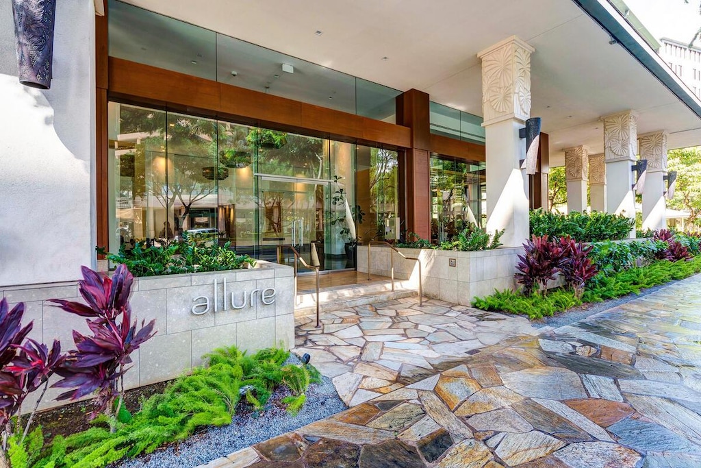 Allure Waikiki Exterior
