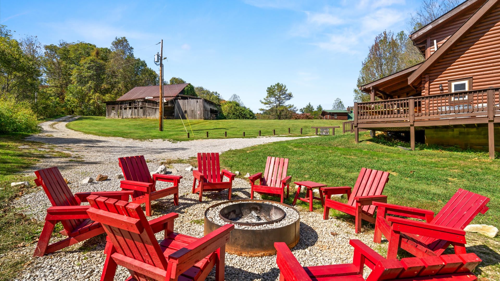 Evenings by the firepit, surrounded by nature’s finest views—pure bliss