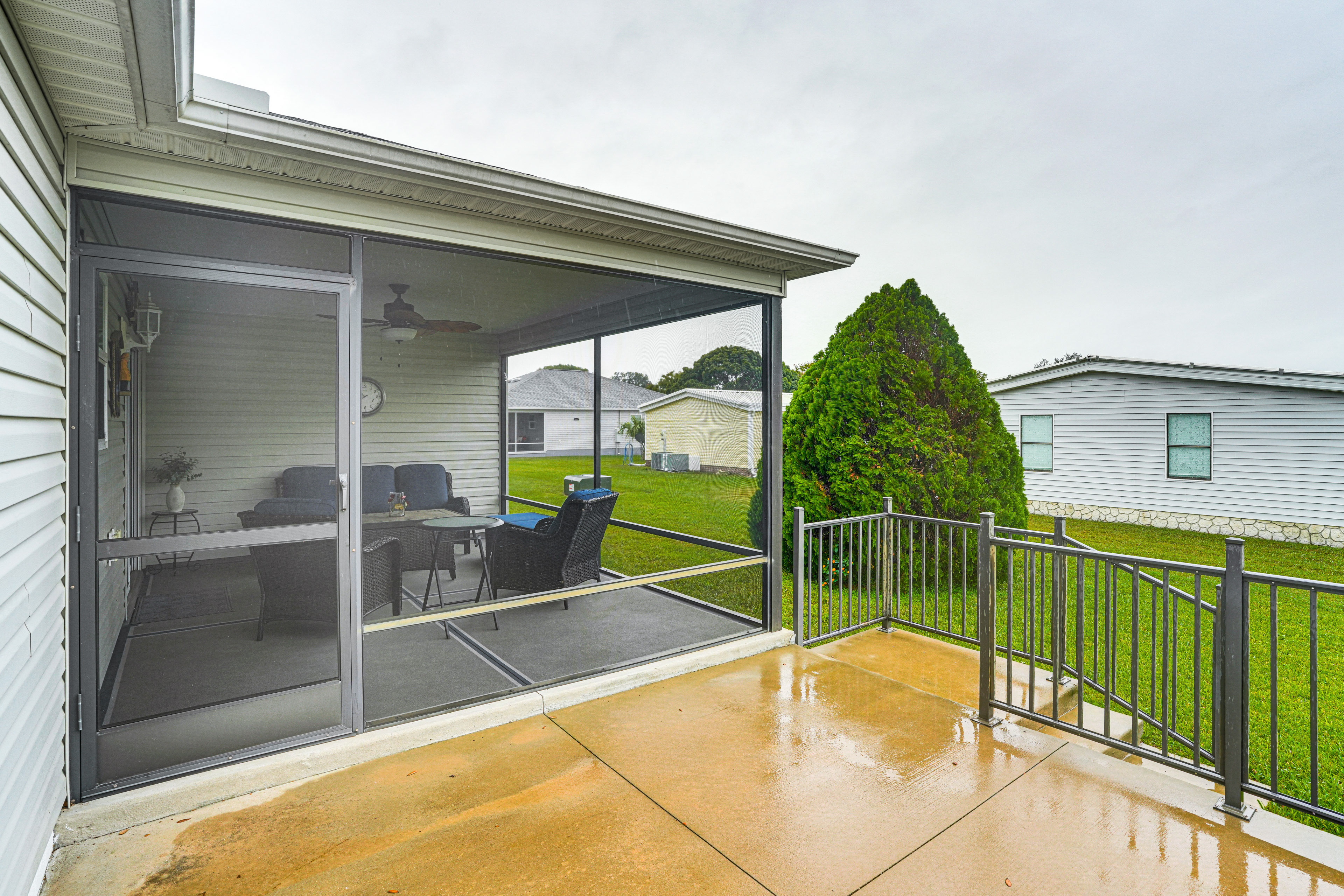 1 Mi to Spanish Springs Square: The Villages Home!