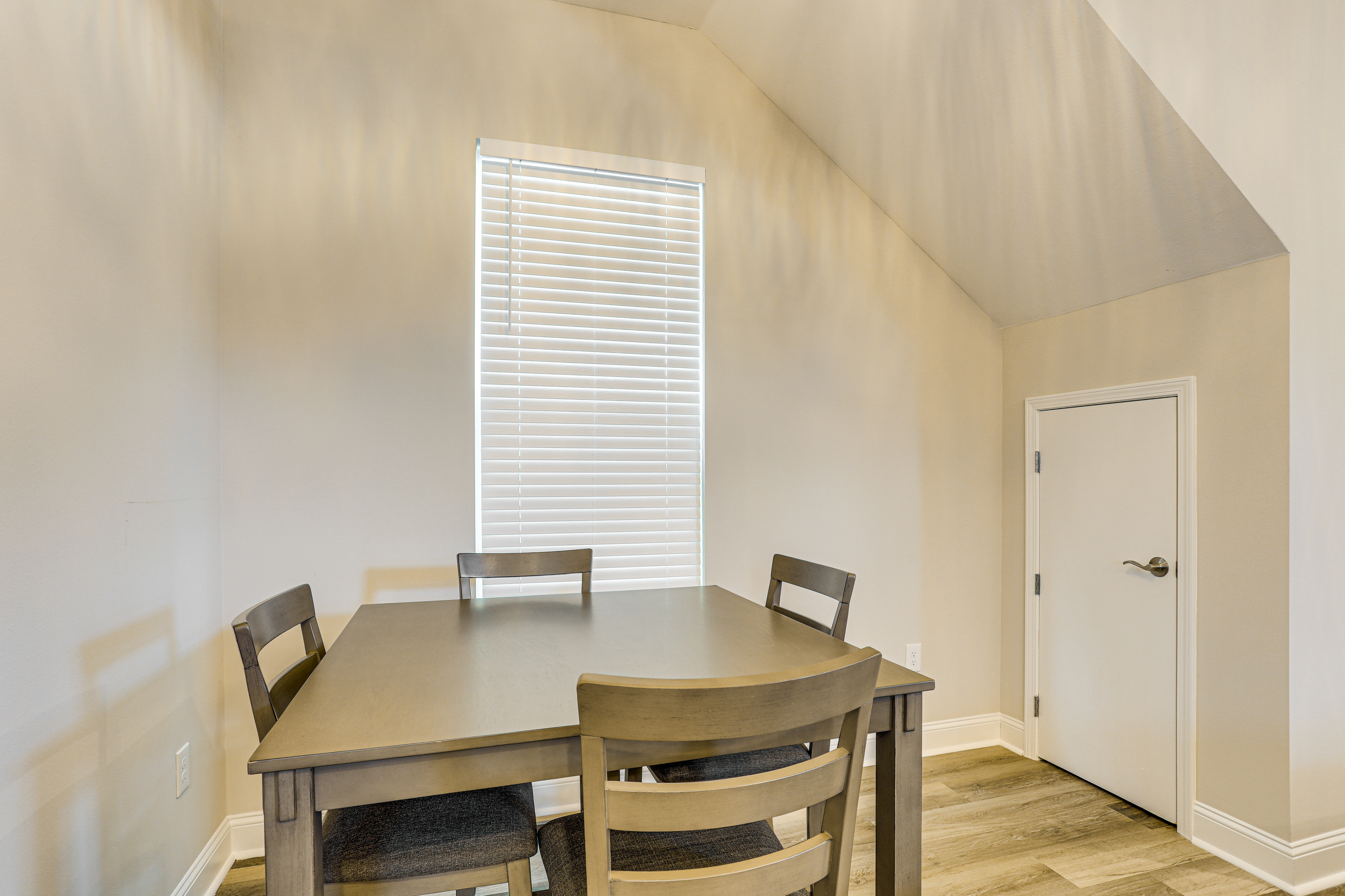 1 Mi to Caesars Superdome: Contemporary NOLA Abode