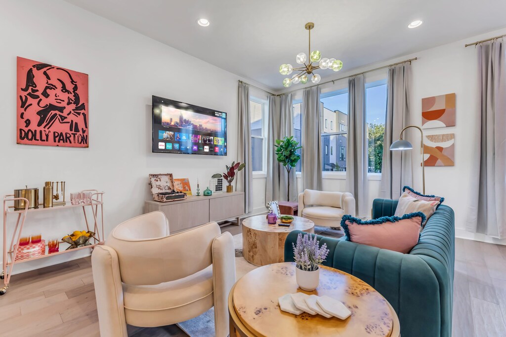 Experience the charm of Nashville in this chic living space, perfect for unwinding after a day of exploration. With stylish decor and cozy seating, it’s an ideal spot for gatherings. Book your getaway with Misfit Homes today!