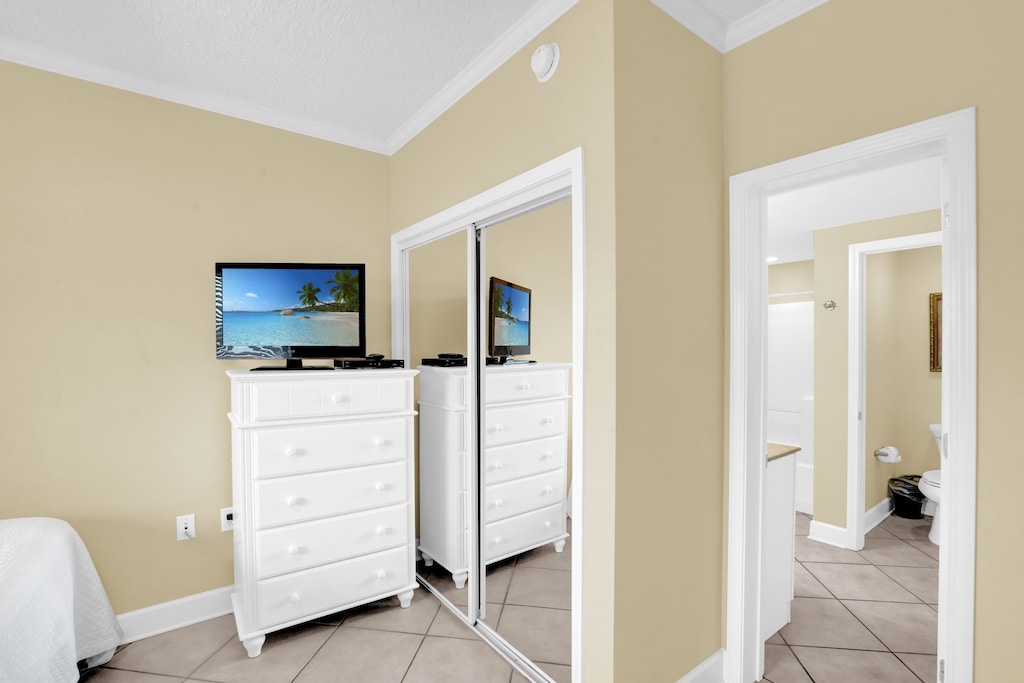 Guest bedroom with flat-screen TV