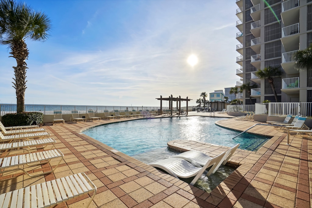 Stunning community pool