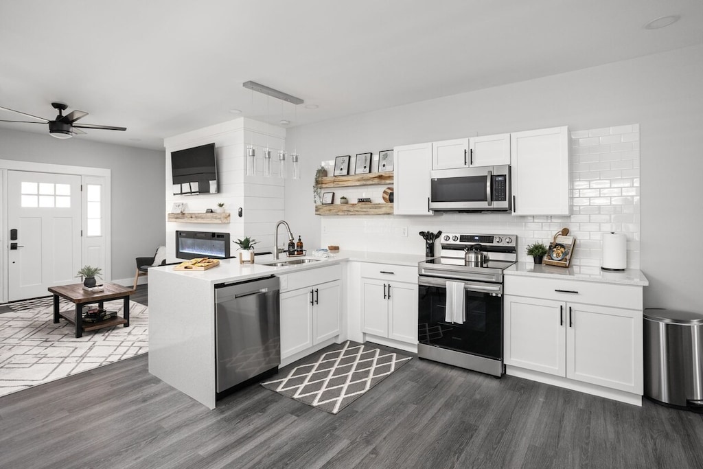 Kitchen: Modern kitchen space with sleek appliances, stylish decor, and inviting natural light!