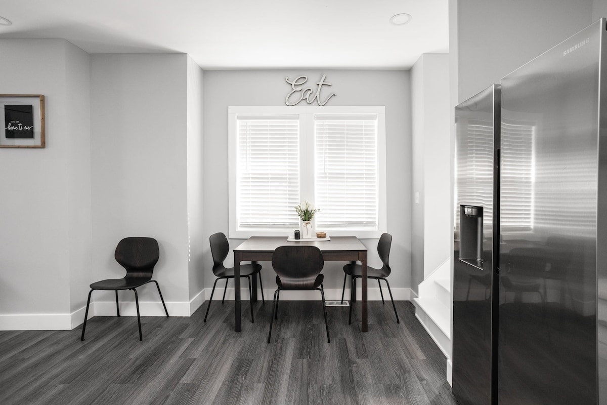 Dining Area: We've prepared a space that not only satisfies your appetite but also adds a touch of hospitality to every bite.