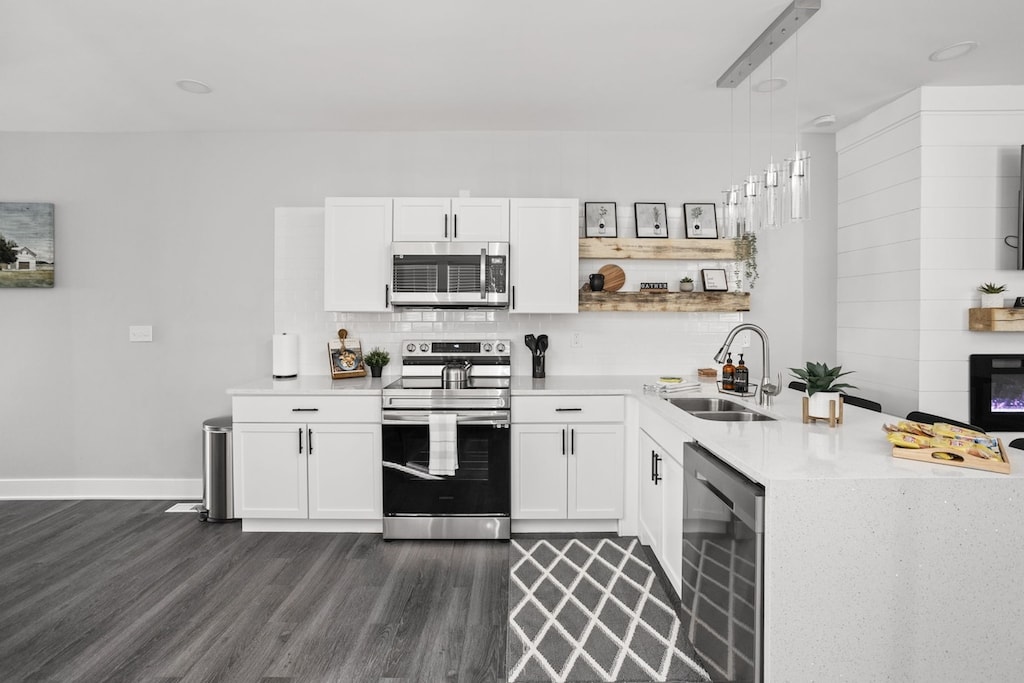 Kitchen: Bright, modern kitchen equipped for culinary adventures, stylish decor awaits!
