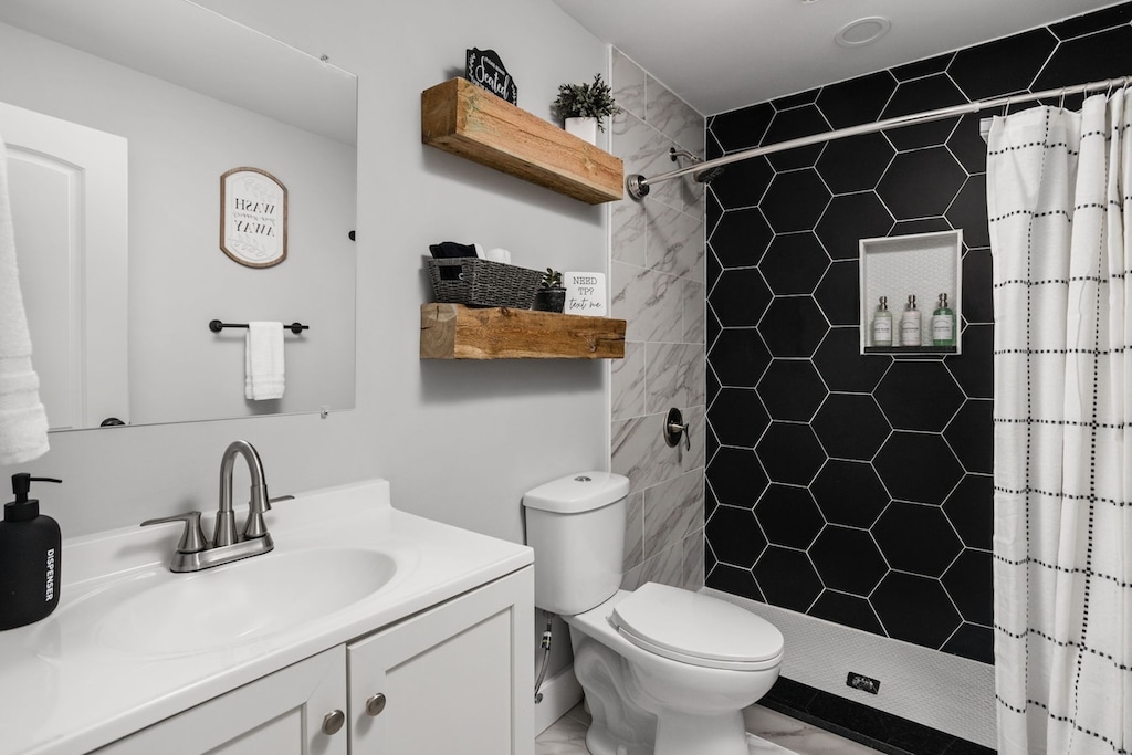 Bathroom 1: Enjoy stylish hexagon tiles and modern finishes for your ultimate relaxation retreat!