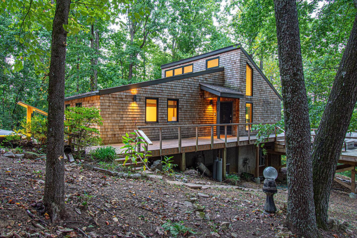 Dream Retreat with Hot Tub, FirePit, Grill and only 15 min to Downtown Chattanooga