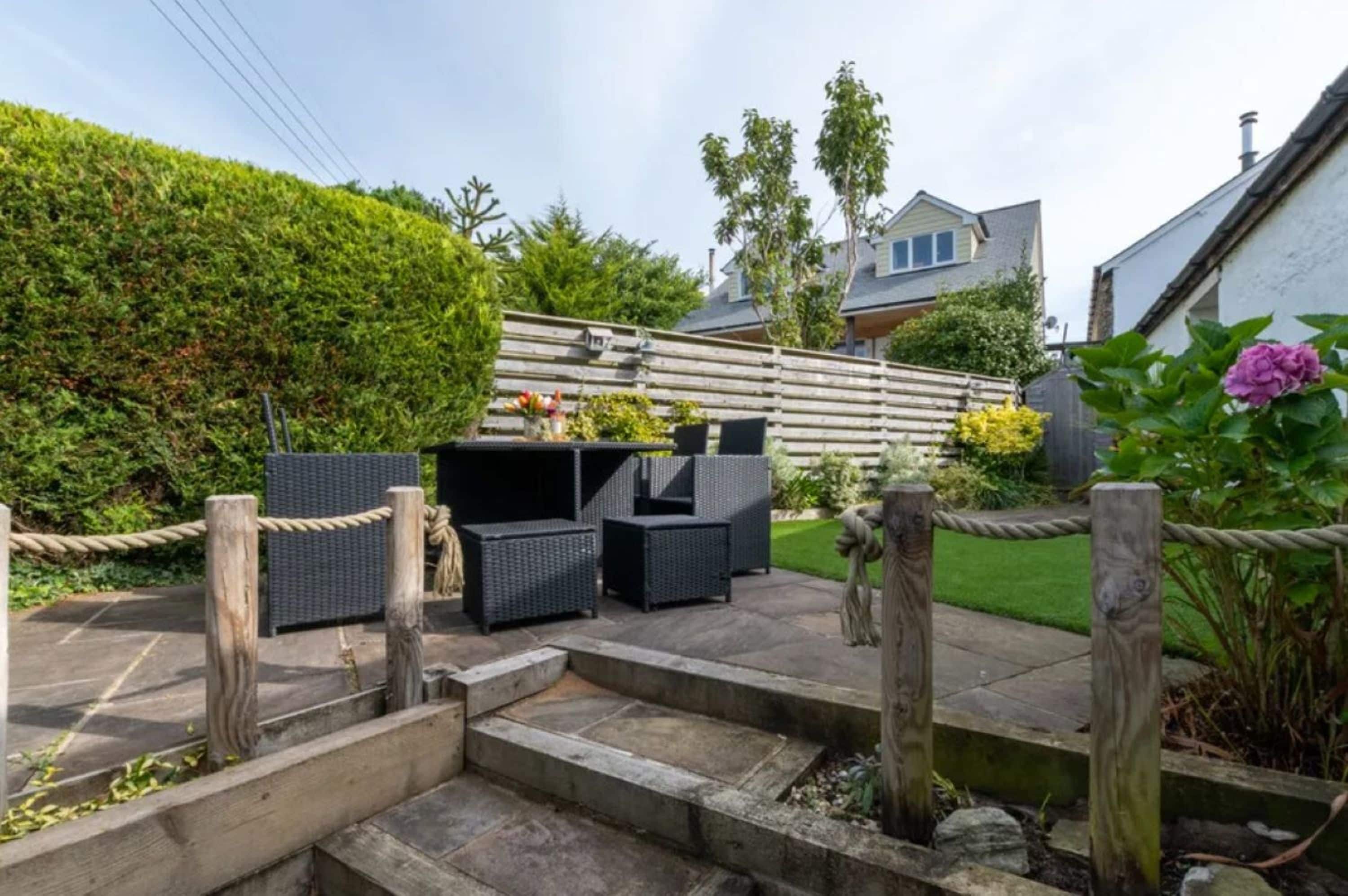 A charming  pet-friendly 2 bedroom cottage