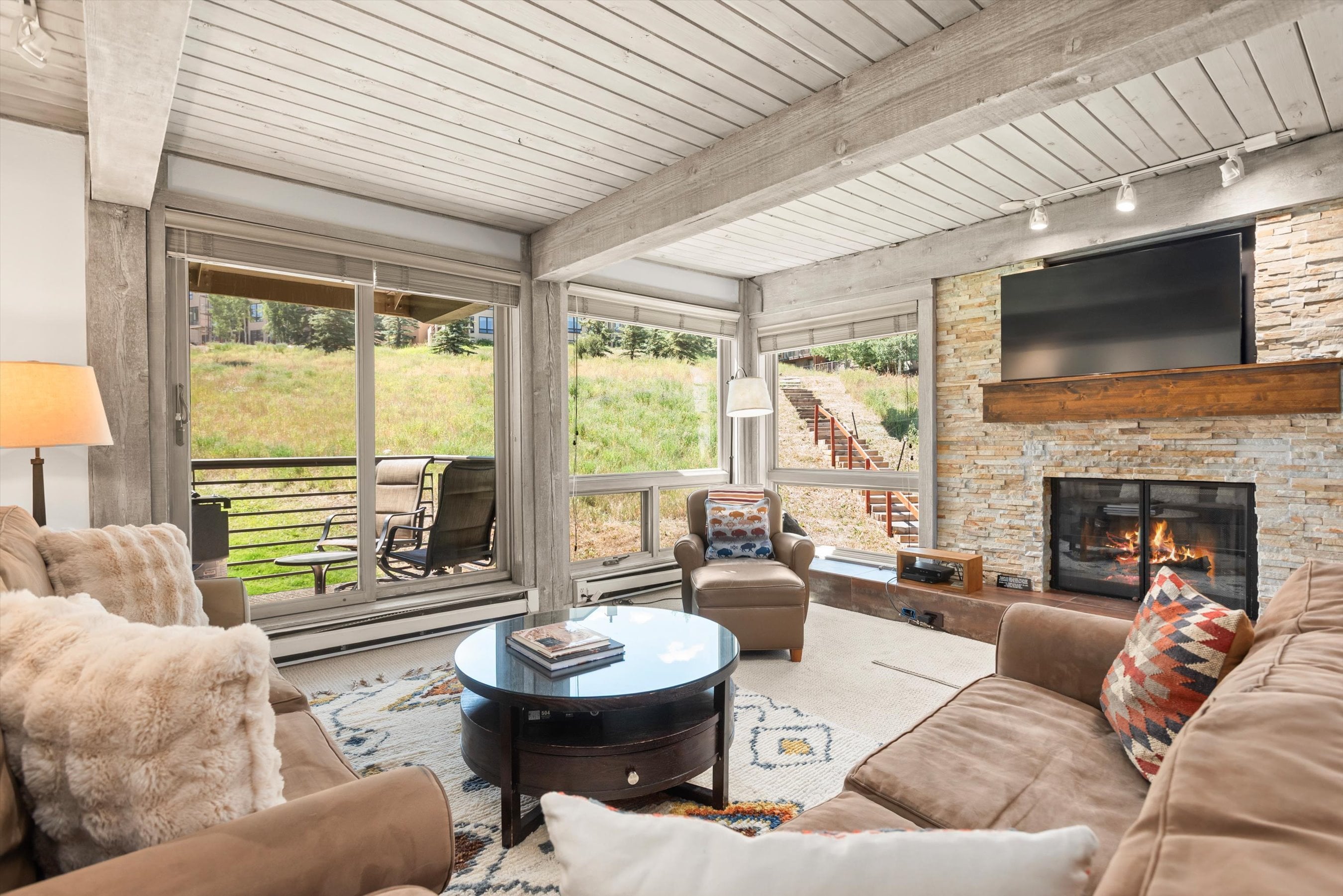 Enclave 211 | 2 Bedroom Snowmass Ski-In/Ski-Out Condo w/Shared Pool/Hot Tub/Gym/WiFi