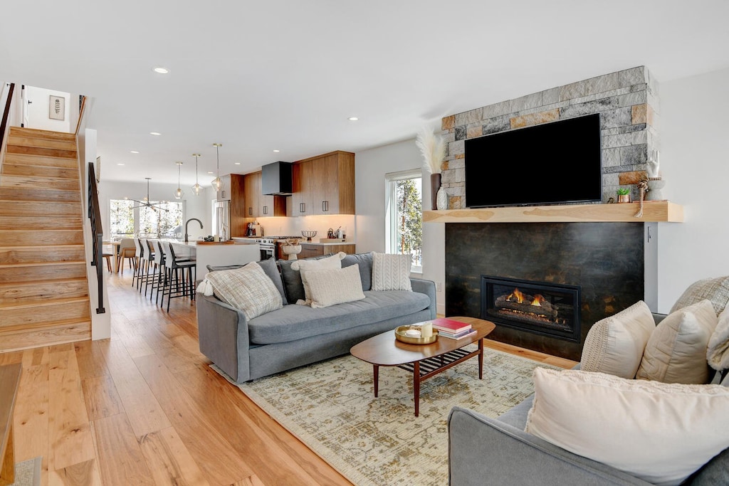 Luxurious Space With A Natural Warmth That Spreads About