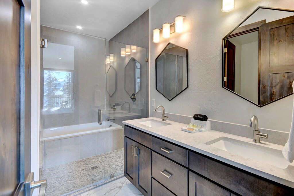 Master Bathroom Suite