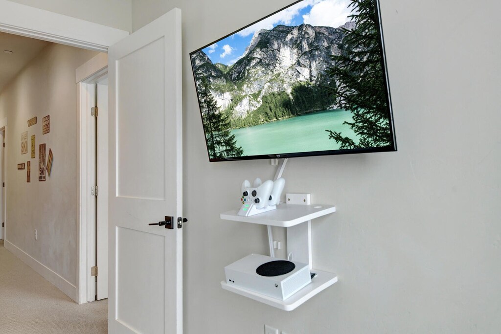 Guest Bedroom Includes a 32" TV and XBox