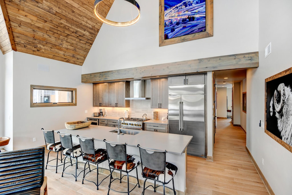 Large kitchen Island with Seating for 5