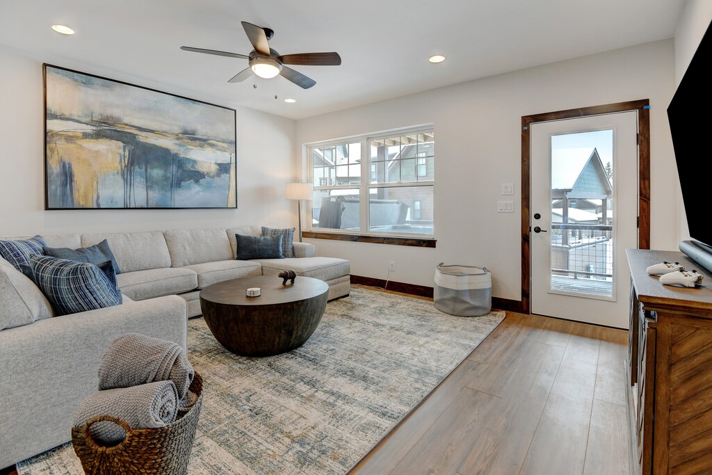 Additional Living Room