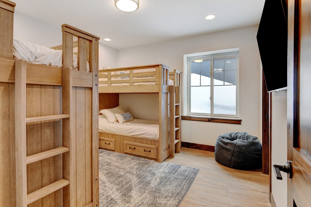 4 Twin Beds and 50" HD TV