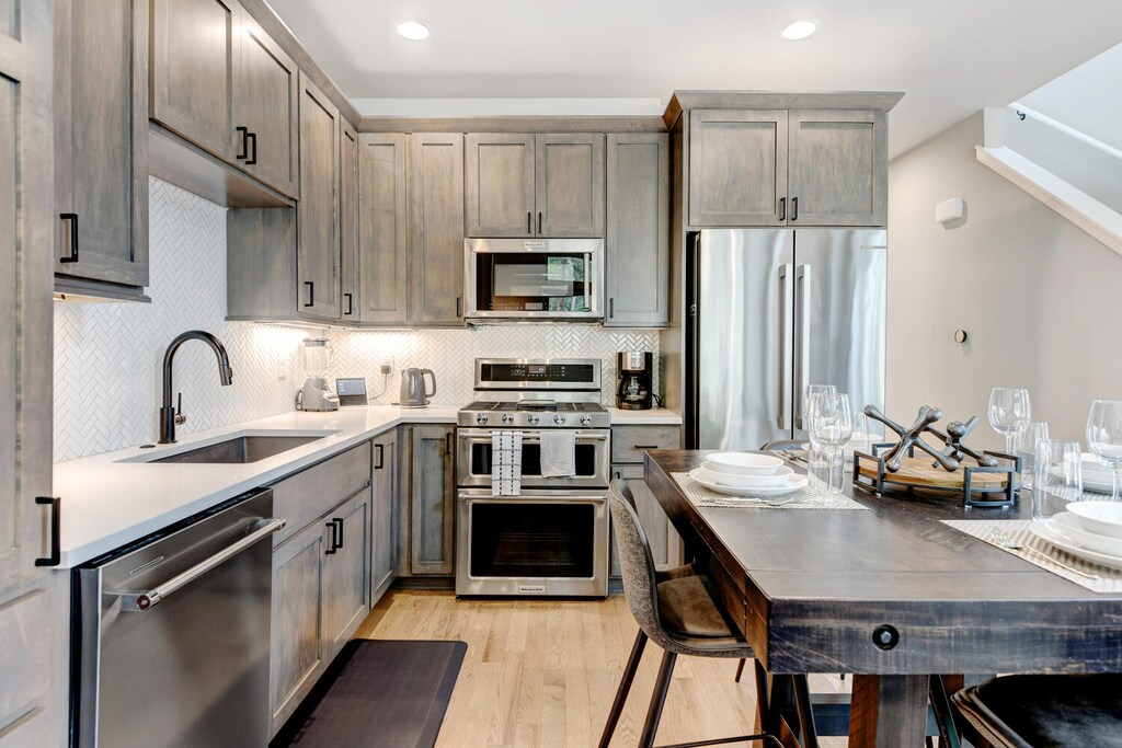 Fully Equipped Chef's Kitchen