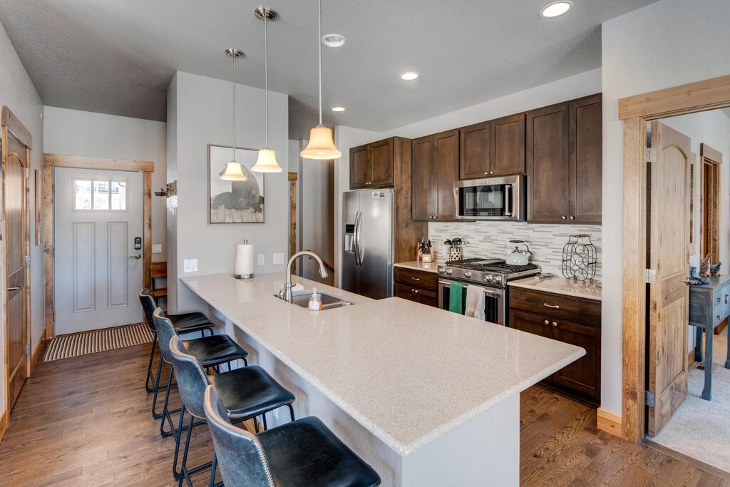 Kitchen Area with Island Seating for 4