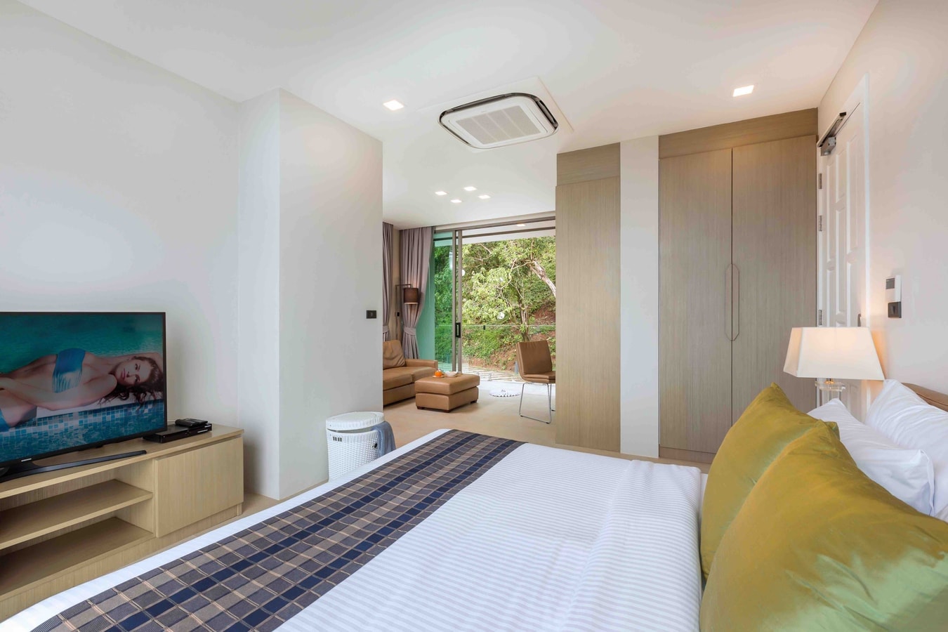 Villa W Collection, 9BR/9BTH stunning sea views, full service with Chef, Nai Harn