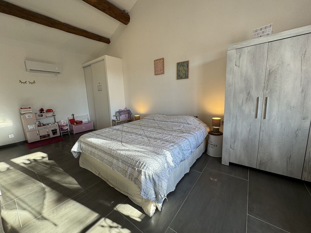 CAMARGUE holiday rental, comfortable provencal farm for rent with 4 bedrooms for 8 people. Online booking with Plaisirs & Maisons de Provence
