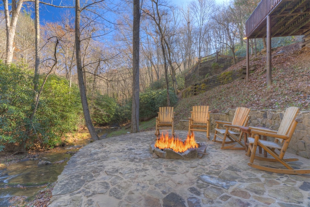 Rushing Waters - Firepit and smores area