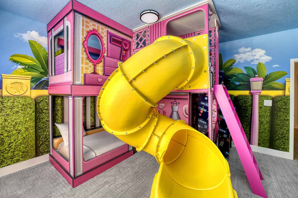 Dollhouse *Theme Room 1* on Second Floor