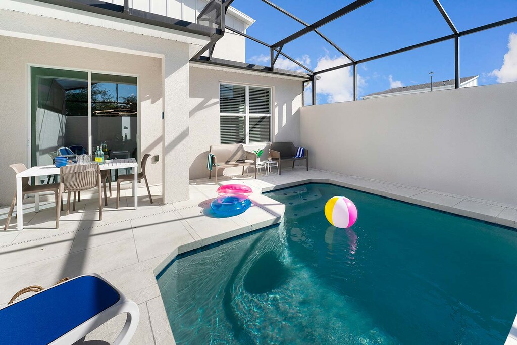 Private Pool & Patio
