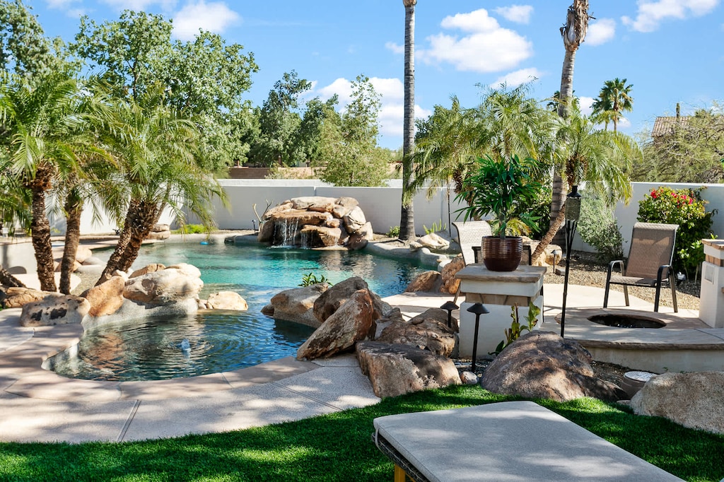 Refreshing and Relaxing Outdoor Oasis